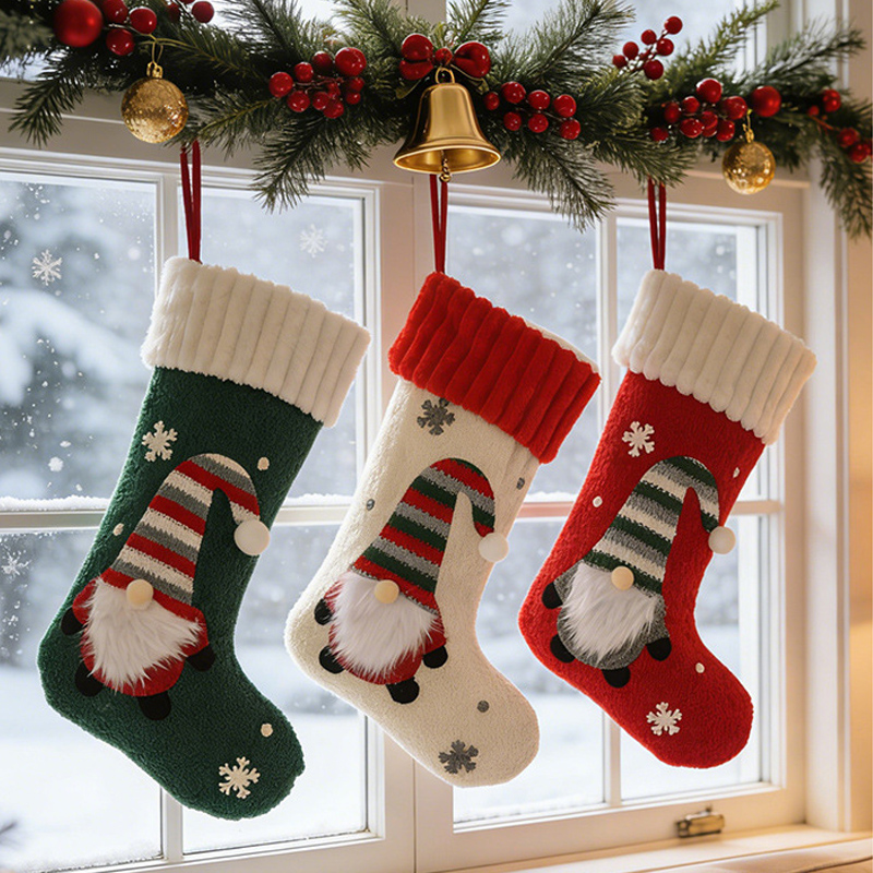 Large Faceless Old Man Christm - Christmas Stocking Hanging 评论和价格